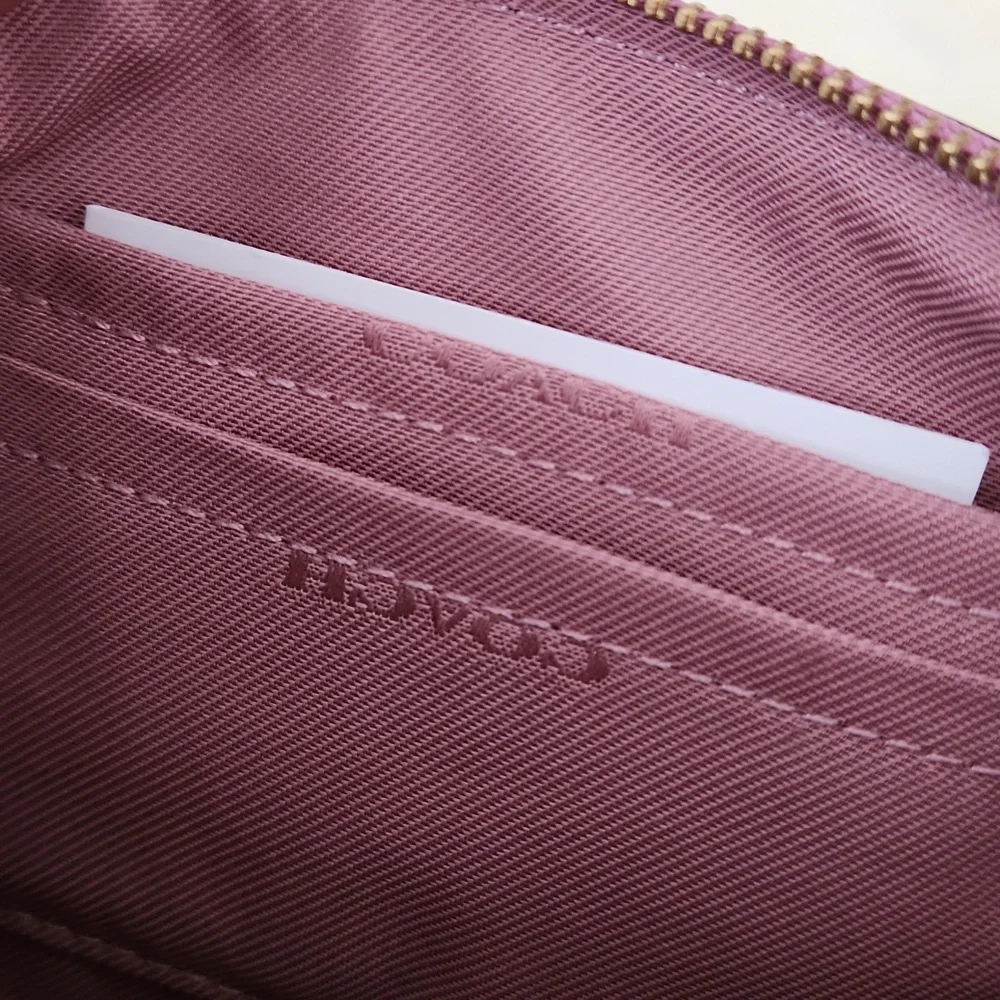 Beautiful NWOT Coach Metallic Pink  Leather Wristlet/Wallet & Dust Cover 🩷✨️💖 - Picture 11 of 15